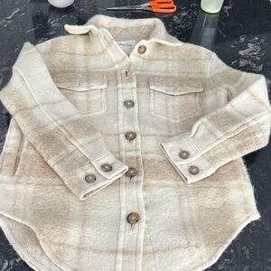 Wilfred Free Aritzia Ganna shirt jacket in a light beige plaid pattern